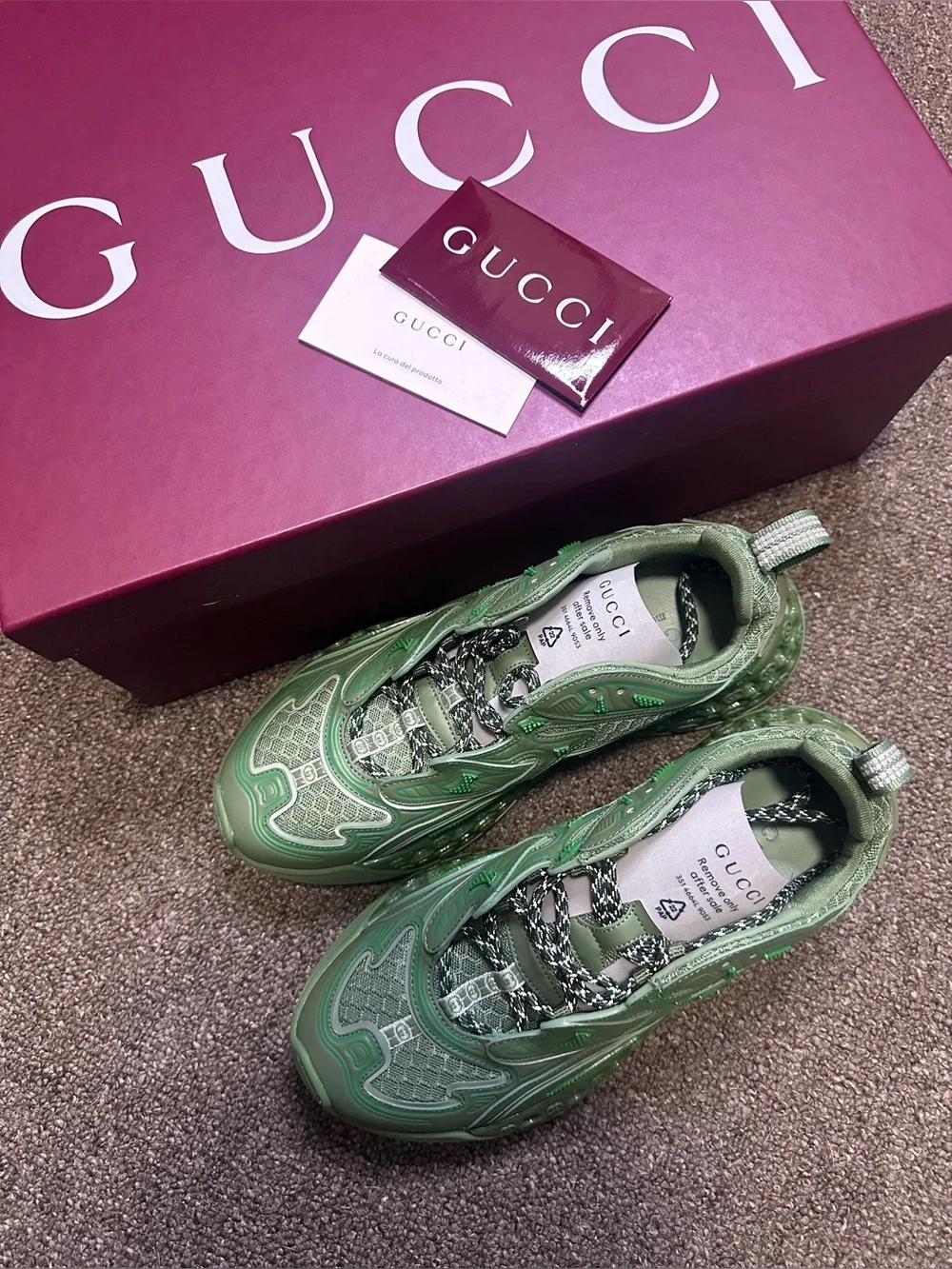 51-26 Gucci Green Lace-Up Rhyton Sneakers (Green)